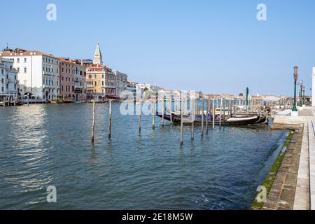 Le Grand Canal à Venise, en Italie, par une journée ensoleillée Banque D'Images