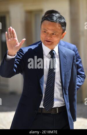 Jack Ma, fondateur du site Alibaba, est absent depuis la fin du mois d'octobre. L'homme d'affaires avait été convoqué par les autorités après un discours critique du régime de Pékin -- dossier -- Jack Ma, co-fondateur et président exécutif du groupe Alibaba, arrive devant un meetup « Tech for Good » à l'hôtel Marigny à Paris le 15 mai 2019 pour discuter de la bonne conduite des géants de la technologie. Le président français et le premier ministre néo-zélandais accueilleront d'autres leaders mondiaux et des chefs de technologie de premier plan pour lancer une nouvelle initiative ambitieuse, appelée « l'appel de Christchurch », visant à lutter contre l'extrémisme en ligne. La pologne Banque D'Images