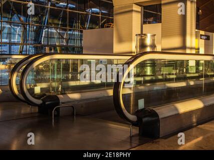 Vider l'escalier roulant de l'aéroport Banque D'Images