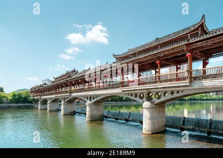 Un pont aux caractéristiques ethniques, Duyun, Guizhou, Chine. Banque D'Images