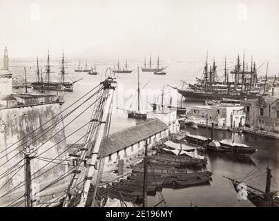 Photographie ancienne du XIXe siècle : arsenal naval militaire, Naples, Italie. Banque D'Images