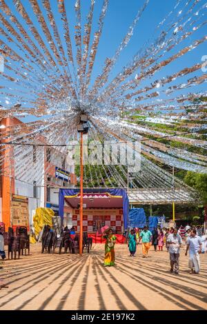 Ernakulam, Inde - 4 février 2020 : des Indiens non identifiés visitent le festival du temple à Ernakulam, Kerala, Inde Banque D'Images