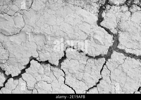 Vue au-dessus des fissures grises dans le désert. Concept manque d'humidité. Banque D'Images