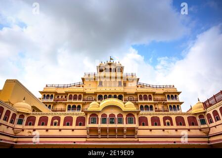 Chandra Mahal vu de la cour intérieure, une partie du complexe du Palais de la ville de Jaipur et la résidence de l'ancienne famille royale de Jaipur, Rajasthan stat Banque D'Images