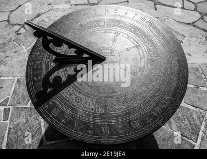 Sundial dans les jardins botaniques de Christchurch, Nouvelle-Zélande Banque D'Images