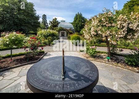 Sundial dans les jardins botaniques de Christchurch, Nouvelle-Zélande Banque D'Images