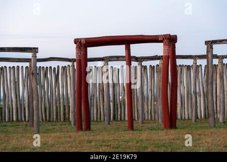 21 décembre 2020, Saxe-Anhalt, Pömmelte : le sanctuaire de l'anneau de Pömmelte le jour du solstice d'hiver. Le fossé circulaire préhistorique est également appelé Stonehenge allemand par des archéologues. Photo: Stephan Schulz/dpa-Zentralbild/ZB Banque D'Images