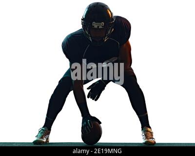 un joueur de football américain afro-américain dans l'ombre de la silhouette du studio isolé sur fond blanc Banque D'Images