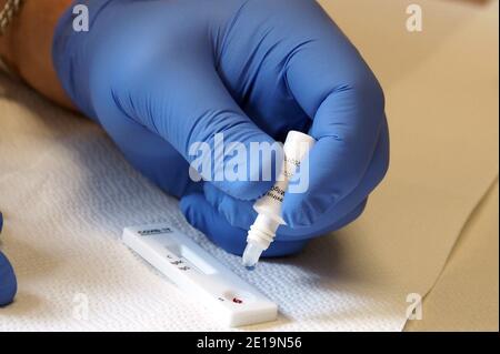 Italie, région Toscane, Arezzo, 12 mai 2020 : urgence du coronavirus, Hôpital San Giuseppe, test sérologique en laboratoire pour la maladie de Covid-19 Phot Banque D'Images