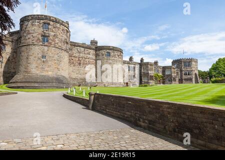 Vue extérieure des tours du château de Skipton au nord Yorkshire Banque D'Images