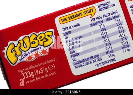Information nutritionnelle sur boîte de Yoplait Frubes, fromage frais dans un tube yogourt saveur fraise - également connu sous le nom de Go-GURT et Yoplait tubes UK Banque D'Images