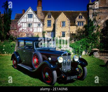 VOITURES CLASSIQUES: Star Comet-21 Saloon (1931) devant le Norton Manor House de Bedon, Wocestershire, Grande-Bretagne Banque D'Images