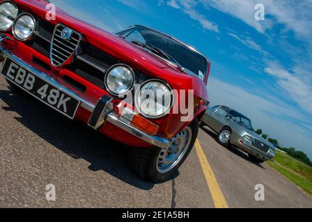 Alfa GT Veloce 1750 (Giulia GTV série 105) Et Lancia Fulvia des voitures de sport italiennes des années 1960 Banque D'Images