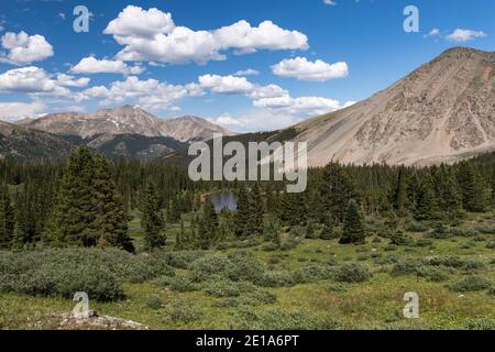 Le Mont Yale se trouve à 14,196 mètres, dans la chaîne des Collegiate Peaks, dans la forêt nationale de San Isabel, Colorado. Banque D'Images