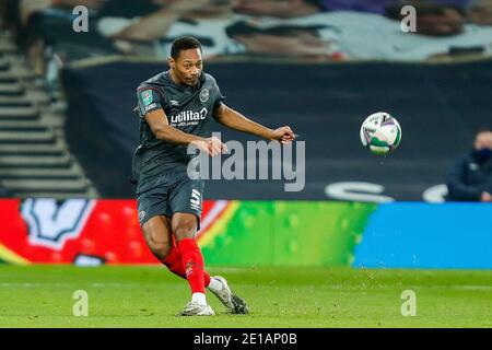 Londres, Royaume-Uni. 05 janvier 2021. Ethan Pinnock de Brentford pendant la demi-finale de la Carabao Cup entre Tottenham Hotspur et Brentford au Tottenham Hotspur Stadium, Londres photo de Mark D Fuller/Focus Images/Sipa USA 05/01/2021 crédit: SIPA USA/Alay Live News Banque D'Images