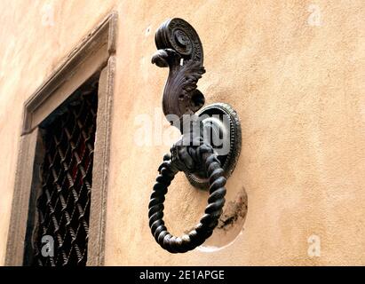 Anneau de hitching à cheval sur un mur de bâtiment à Sienne Italie Banque D'Images