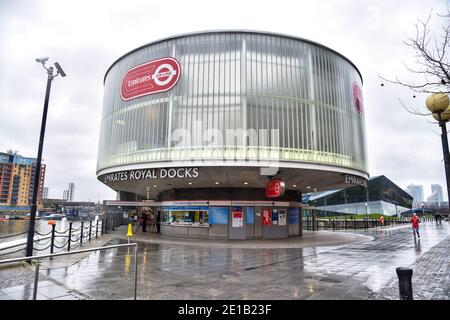 Londres, Royaume-Uni. 05 janvier 2021. Vue générale du terminal du quai royal Emirates Air Line à Londres. La ligne aérienne Emirates est un téléphérique offrant une vue à 360 degrés sur Londres tout en traversant la Tamise entre la péninsule de Greenwich et les Royal Docks. Crédit : SOPA Images Limited/Alamy Live News Banque D'Images