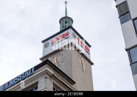 STUTTGART, ALLEMAGNE - 17 NOVEMBRE 2020 : Bosch Tower à côté de la gare dans le centre-ville de Stuttgart Banque D'Images