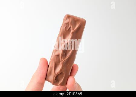 Barre de chocolat sur fond blanc Banque D'Images