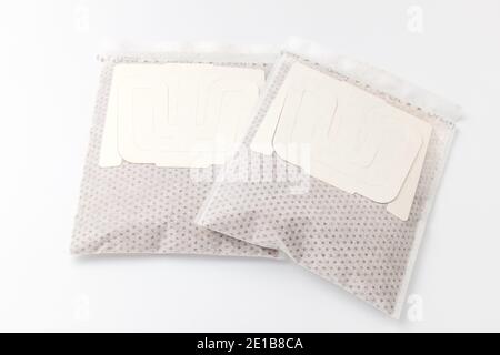 Sac égouttoir pour café sur fond blanc Banque D'Images