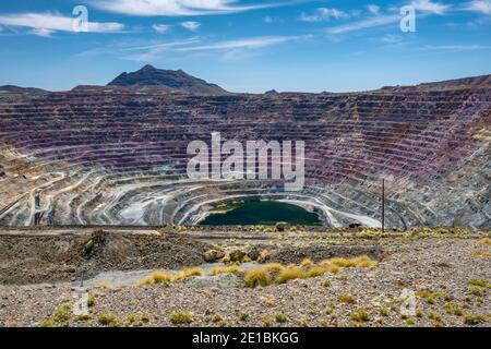 Mine de cuivre à ciel ouvert Phelps Dodge, maintenant fermée, lac au fond, à Ajo, Arizona, États-Unis Banque D'Images