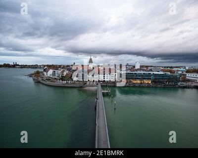Panorama du centre-ville de Friedrichshafen depuis le point de vue de la tour d'observation Moleturm sur la côte du lac de Constance Bodensee, Bade-Wurtemberg Banque D'Images
