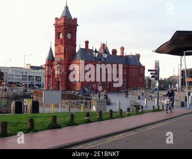 Cardiff Wales UK 26 novembre 2020 scènes de Cardiff Bay, le Pier Head Building le Pierhead Building (Welsh: Adeilad y Pierhead) est un Grade I l Banque D'Images