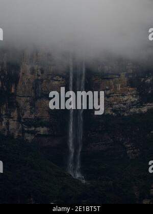 Vue panoramique sur la cascade de cataracte de Catarata del Gocta Bongara Amazonas près de Chachapoyas dans les andes du Pérou Amérique du Sud Banque D'Images