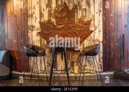 Intérieur de la station de télécabine de Banff, observatoire Sky Bistro. Sommet du mont Sulphur, parc national Banff, Rocheuses canadiennes. Banque D'Images