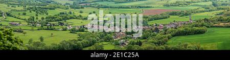 Vue panoramique sur St Pere sous Vezelay, prise de la ville de Vezelay Banque D'Images