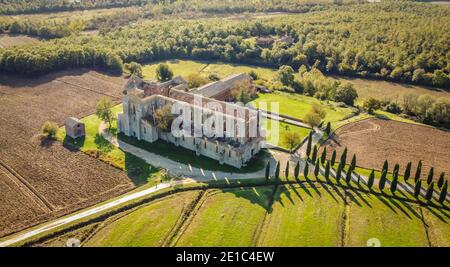 Vue aérienne de l'abbaye de San Galgano. Est situé à environ 25 miles de Sienne, dans le sud de la Toscane, l'Italie, la région de Sienne. L'abbaye cistercienne Banque D'Images