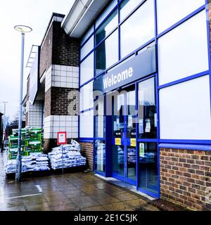 Epsom Surrey, Londres, Royaume-Uni janvier 06 2021, Wickes Home Improvement chaîne de détail pour salles de bains et cuisines Banque D'Images