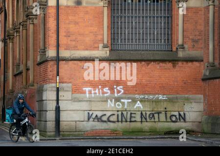Manchester, Royaume-Uni. 6 janvier 2021. Scènes dans le centre de Manchester que le pays entre dans un troisième verrouillage national face au coronavirus. Banque D'Images