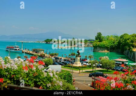 Lac de Garde à Peschiera del Garda, Vénétie, Italie. Banque D'Images