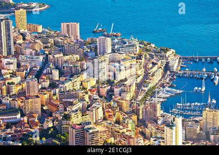 Monaco et Monte Carlo paysage urbain et littoral vue colorée d'en haut, Principauté de Monaco, Côte d'Azur Banque D'Images