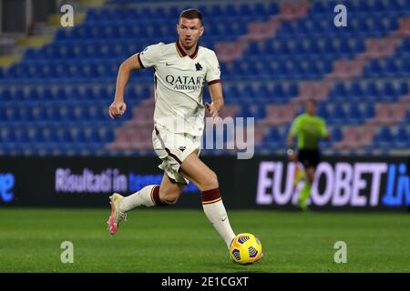 Crotone, Italie. 6 janvier 2021. Edin Dzeko (COMME Roma) pendant la série UN match de football entre Crotone - Roma, Stadio Ezio Scida le 06 janvier 2021 à Crotone Italie/LM crédit: Emmanuele Mastrodonato/LPS/ZUMA Wire/Alay Live News Banque D'Images