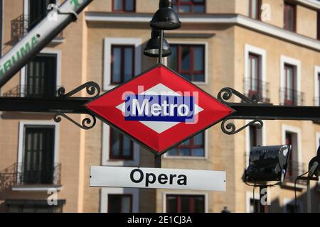 Panneau de la station de métro Opéra. Banque D'Images