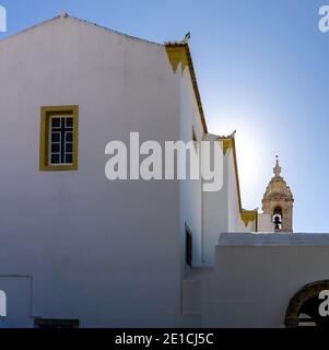 Faro, Portugal - 31 décembre 2020 : vue sur l'église Igreja do Carmo de Faro Banque D'Images