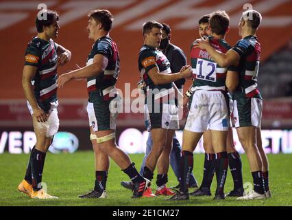 Photo du dossier en date du 21-11-2020 des joueurs de Leicester Tigers célèbrent la victoire après le coup de sifflet final lors du match Gallagher Premiership à Welford Road, Leicester. Banque D'Images