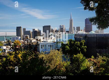 Panorama aérien de San Francisco avec Transamerica Pyramid au coucher du soleil Banque D'Images