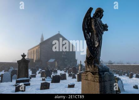 Cimetière de l'église paroissiale de KIRK 'o Shotts, Salsburgh, North Lanarkshire, Écosse. Banque D'Images