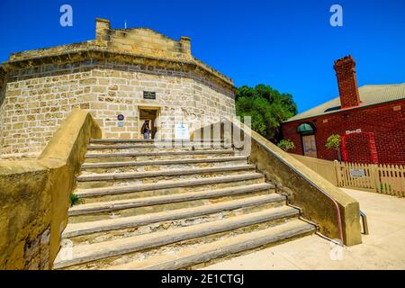 Fremantle, Australie occidentale, Australie - 2 janvier 2018 : visite touristique de la Round House, une ancienne prison australienne de Fremantle située sur Arthur Head Banque D'Images