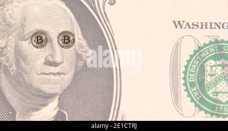 Pièces de bitcoin symboliques sur billet de banque en dollar. Concept de croissance Bitcoin. Banque D'Images