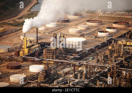 Les dépôts de sables bitumineux exploités à la mine Syncrude au nord de Fort McMurray, Alberta, Canada. Les sables bitumineux sont le plus grand projet industriel sur la p Banque D'Images