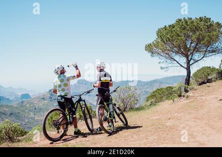 Deux motards, Gran Canaria, îles Canaries, Espagne Banque D'Images