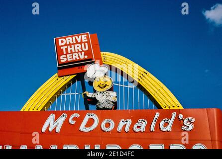 McDonald's Restaurant Sign, Alfran Street, Green Bay, Wisconsin, États-Unis, John Margolies Roadside America Photograph Archive, 1992 Banque D'Images