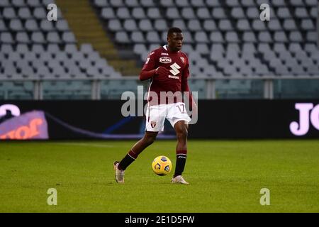 Wilfred Singo du Torino FC pendant la série UN match de football entre le Torino FC et le Hellas Verona FC au Stadio Olimpico Grande Torino le 6 janvier 202 Banque D'Images