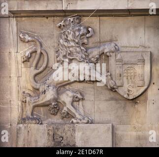 Armoiries sur le mur de la vieille maison à la place du marché de Zagan. Pologne Banque D'Images