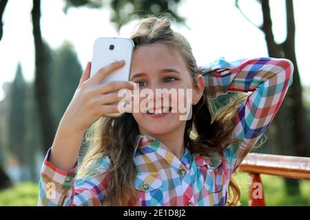 jolie fille soleil selfie Banque D'Images