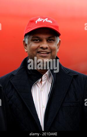 Dato Seri Dr. Tony Fernandes participant à l'arrivée du premier vol AirAsia X Kuala Lumpur /Paris-Orly à Orly près de Paris, France, le 14 février 2011. Photo de Nicolas Briquet/ABACAPRESS.COM Banque D'Images